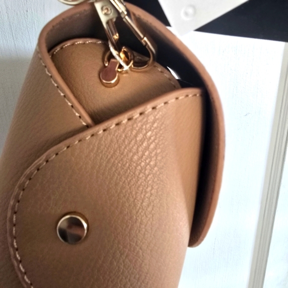 NWT Le Miel Beige Vegan Leather Crossbody Bag with Adjustable & Removable Strap - Picture 7 of 12